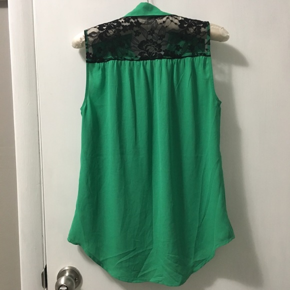 Express | Sleeveless Blouse - Picture 2 of 3